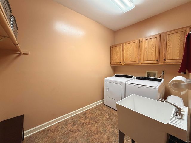 3199 Brookfield Drive, Newburgh, IN 47630