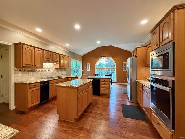 3199 Brookfield Drive, Newburgh, IN 47630
