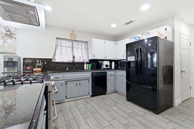 276 N Cottage Street, Porterville, CA 93257