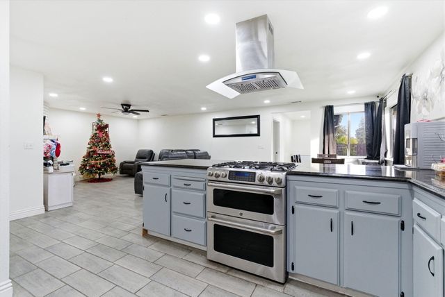 276 N Cottage Street, Porterville, CA 93257