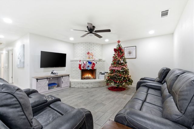 276 N Cottage Street, Porterville, CA 93257