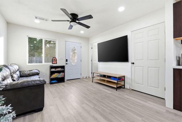 276 N Cottage Street, Porterville, CA 93257