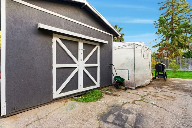 276 N Cottage Street, Porterville, CA 93257