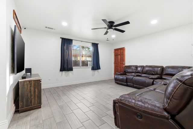 276 N Cottage Street, Porterville, CA 93257