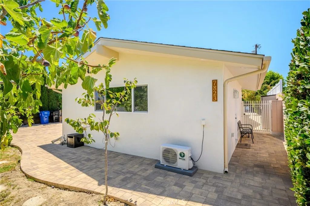 7823 Ampere, North Hollywood, CA 91605