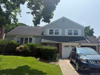 56 Convent Road, Syosset, NY 11791