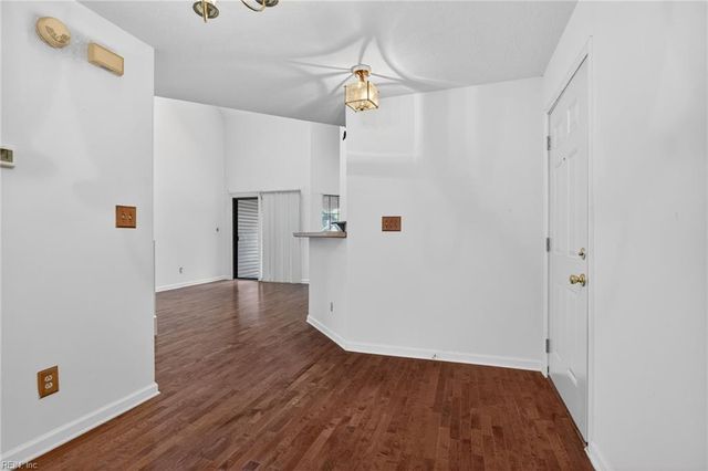 748 Rock Crest Ct Apt 303, Newport News, VA 23602