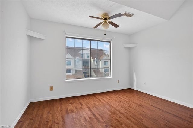 748 Rock Crest Ct Apt 303, Newport News, VA 23602