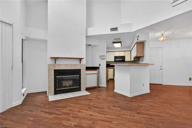 748 Rock Crest Ct Apt 303, Newport News, VA 23602