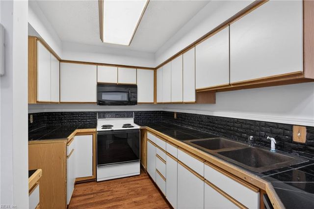 748 Rock Crest Ct Apt 303, Newport News, VA 23602