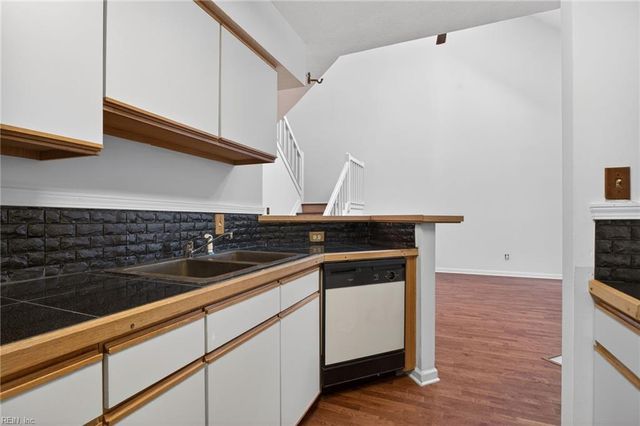 748 Rock Crest Ct Apt 303, Newport News, VA 23602