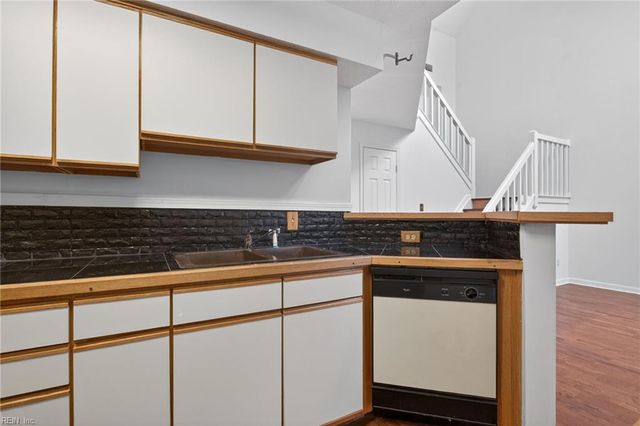 748 Rock Crest Ct Apt 303, Newport News, VA 23602