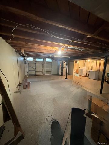 6915 Dover Street, Garden City, MI 48135