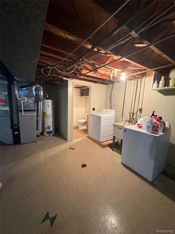 6915 Dover Street, Garden City, MI 48135