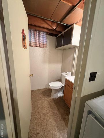 6915 Dover Street, Garden City, MI 48135