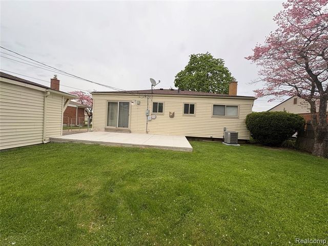 6915 Dover Street, Garden City, MI 48135
