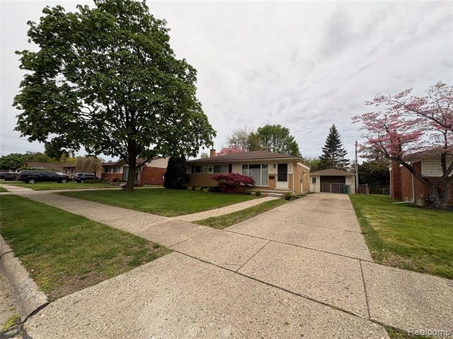6915 Dover Street, Garden City, MI 48135