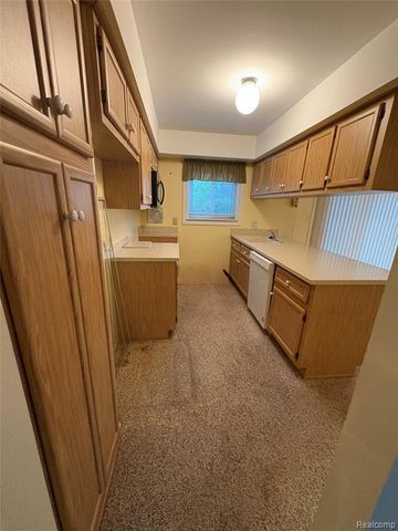 6915 Dover Street, Garden City, MI 48135