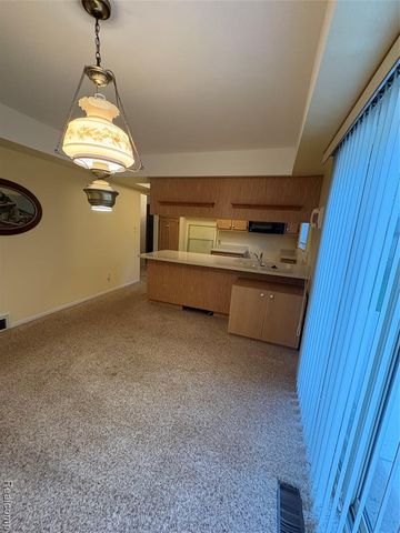 6915 Dover Street, Garden City, MI 48135