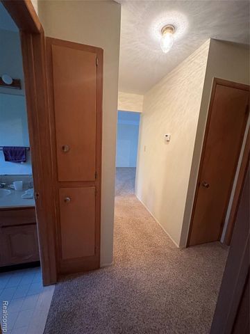 6915 Dover Street, Garden City, MI 48135