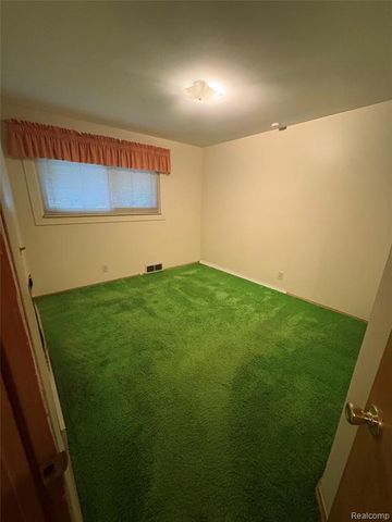6915 Dover Street, Garden City, MI 48135