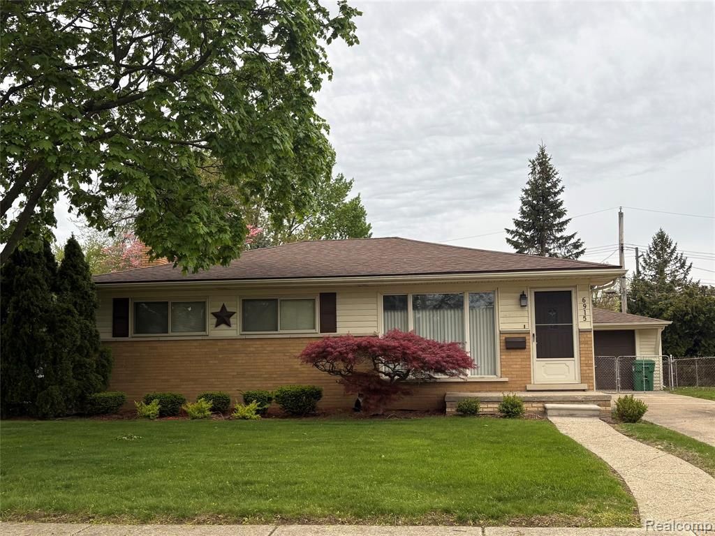 6915 Dover Street, Garden City, MI 48135