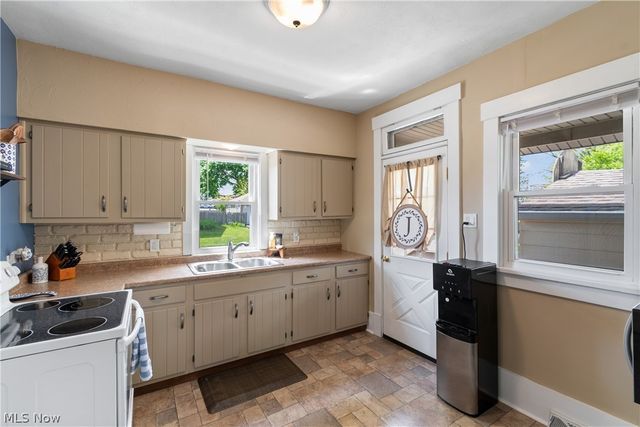 217 Bachtel Street SE, North Canton, OH 44720