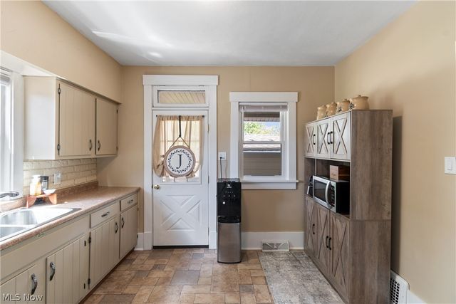 217 Bachtel Street SE, North Canton, OH 44720