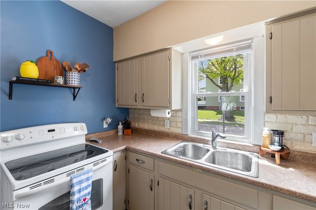 217 Bachtel Street SE, North Canton, OH 44720