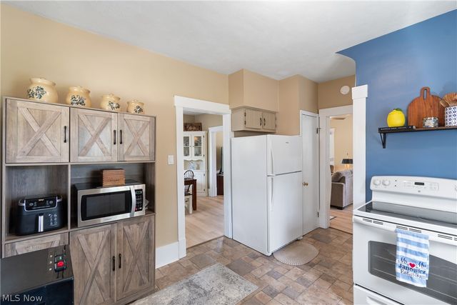 217 Bachtel Street SE, North Canton, OH 44720