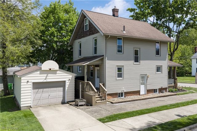 217 Bachtel Street SE, North Canton, OH 44720