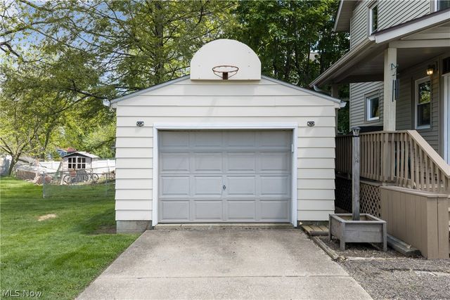 217 Bachtel Street SE, North Canton, OH 44720