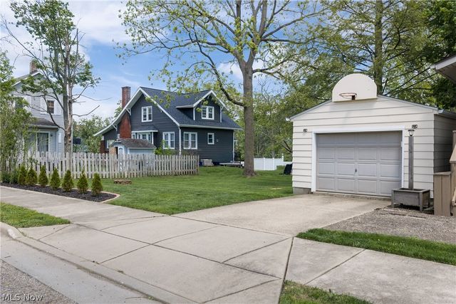 217 Bachtel Street SE, North Canton, OH 44720