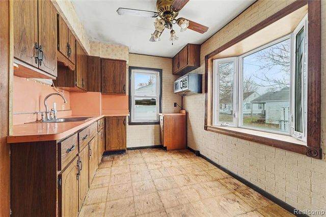 4537 Winifred Street, Wayne, MI 48184