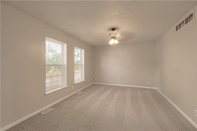 1017 Rose Avenue, Excelsior Springs, MO 64024