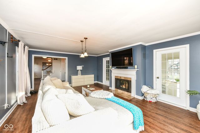 6817 W Forest Brook Drive, Fountaintown, IN 46130