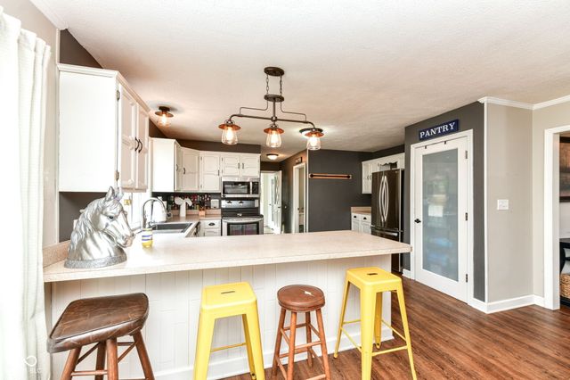 6817 W Forest Brook Drive, Fountaintown, IN 46130