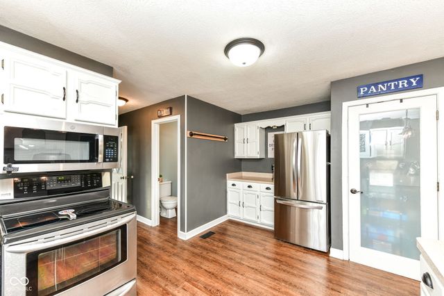 6817 W Forest Brook Drive, Fountaintown, IN 46130