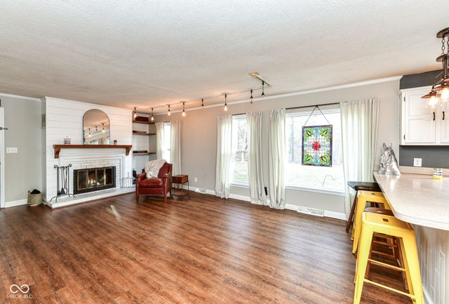 6817 W Forest Brook Drive, Fountaintown, IN 46130