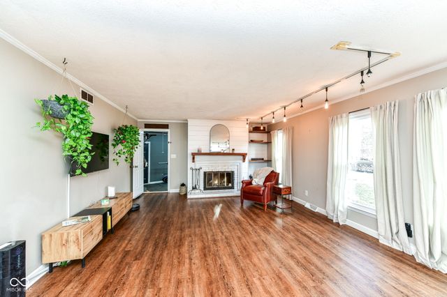 6817 W Forest Brook Drive, Fountaintown, IN 46130