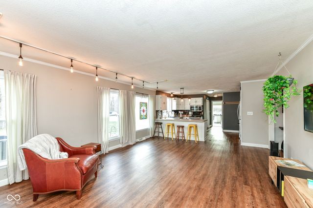 6817 W Forest Brook Drive, Fountaintown, IN 46130