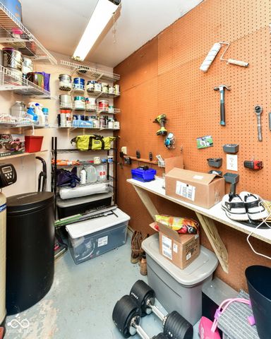 6817 W Forest Brook Drive, Fountaintown, IN 46130