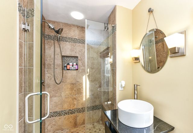 6817 W Forest Brook Drive, Fountaintown, IN 46130