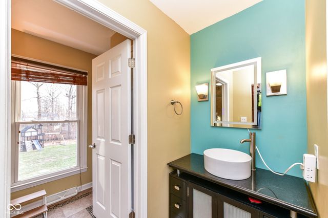 6817 W Forest Brook Drive, Fountaintown, IN 46130