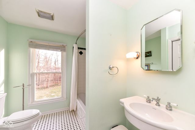 6817 W Forest Brook Drive, Fountaintown, IN 46130