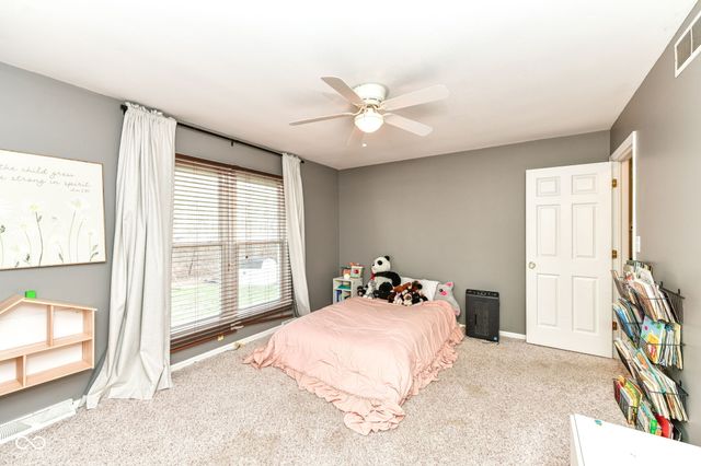 6817 W Forest Brook Drive, Fountaintown, IN 46130