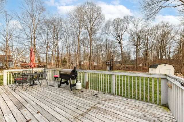 6817 W Forest Brook Drive, Fountaintown, IN 46130