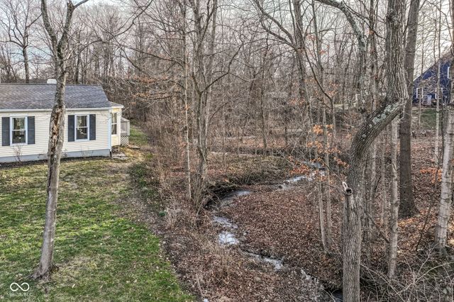 6817 W Forest Brook Drive, Fountaintown, IN 46130