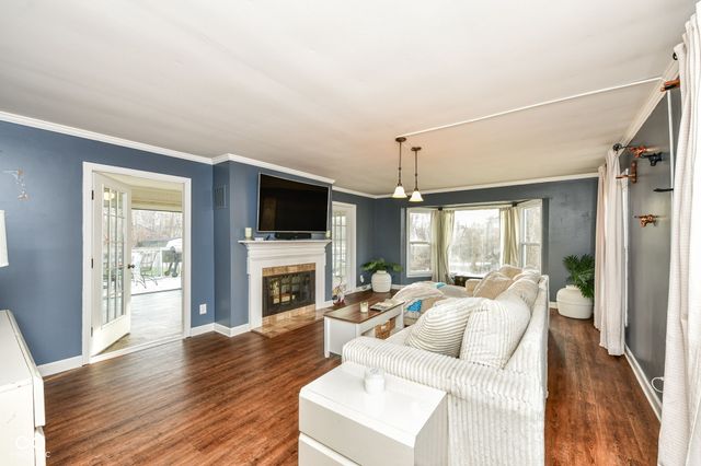 6817 W Forest Brook Drive, Fountaintown, IN 46130