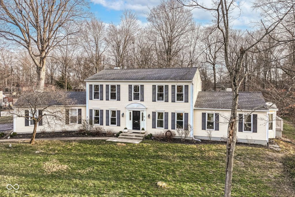 6817 W Forest Brook Drive, Fountaintown, IN 46130